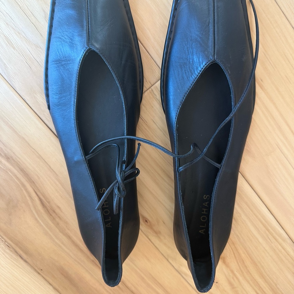 Alohas Women's Black Leather Shoes